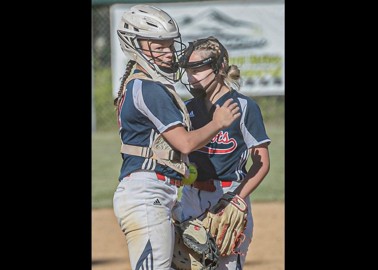 Independence catcher Kaylen Parks, left, talks with pitcher Delaney Buckland during Wednesday action in Coal City. (F. Brian Ferguson/Lootpress).