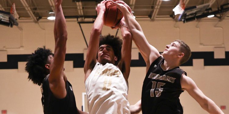 Shady Spring's Jaedan Holstein goes up for a layup against Westside during the season opener on Dec. 7 (Karen Akers/Lootpress)