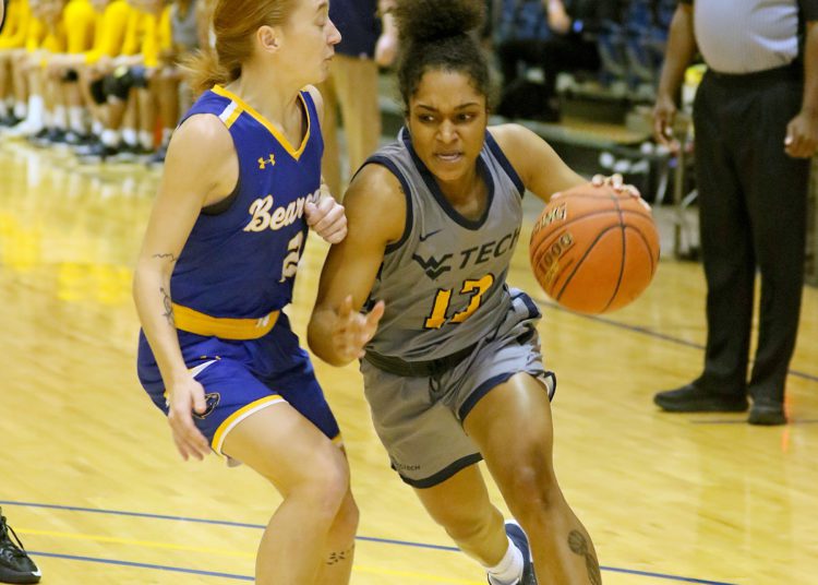 (Brad Davis/For LootPress) WVU Tech's Makayla Jones drives to the basket against Brescia Saturday afternoon in Summersville.