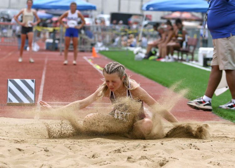 (Brad Davis/For LootPress) Class AAA State Track Meet, May 20, 2022 in Charleston.