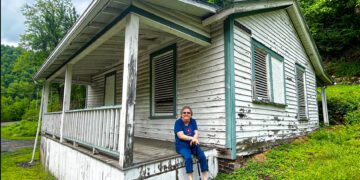 Former Thurmond resident Marilyn Brown sits on the porch of her last residence before moving to Oak Hill (LOOTPRESS Photo/Austin Simms)