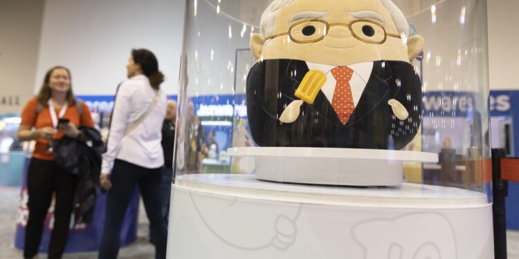FILE - The Squishmallows booth sells toys modeled after Warren Buffett, pictured, and Charlie Munger in the exhibit hall for the Berkshire Hathaway annual meeting, Saturday, May 6, 2023, in Omaha, Neb. In a lawsuit filed Monday, Feb. 12, 2024, Kelly Toys and parent company Jazwares accused Build-A-Bear's new “Skoosherz” line of copying Squishmallows' look and feel. Skoosherz toys have the “same distinctive trade dress” of Squishmallows, the complaint said — pointing to shape, face style, coloring and fabric similarities. (AP Photo/Rebecca S. Gratz, File)