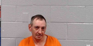 Man grabs victim by the throat and threatens to kill her