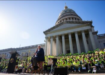 Gov. Justice celebrates Roads to Prosperity anniversary and achievements with 1,320 highways members