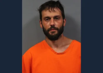 Ravenswood Man Arrested After Alleged Break-In and Threats in Domestic Dispute
